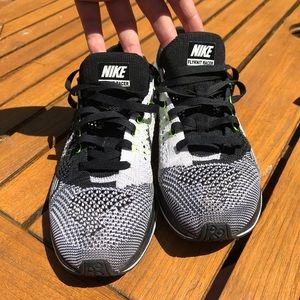 NIKE FLYKNIT RACER BLACK AND WHITE